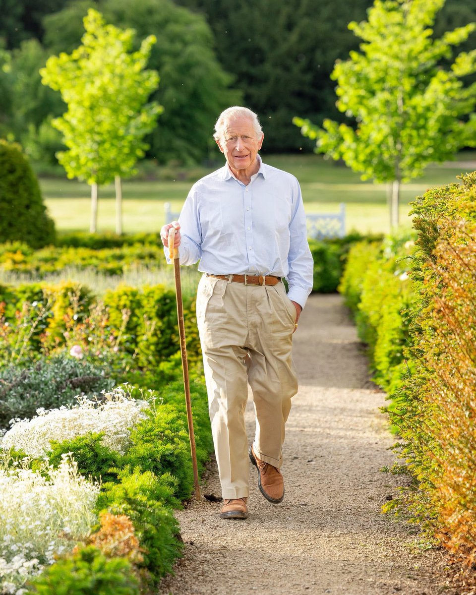 Gem 💎🇬🇧🇬🇧 (@g3mmava1entin3) on Twitter photo Ummm so sandringham has just released these photos of our king looking incredible 🥵🥵🥰🥰
#KingCharlesIII 
#GodSaveTheKing Ummm so sandringham has just released these photos of our king looking incredible 🥵🥵🥰🥰
#KingCharlesIII 
#GodSaveTheKing