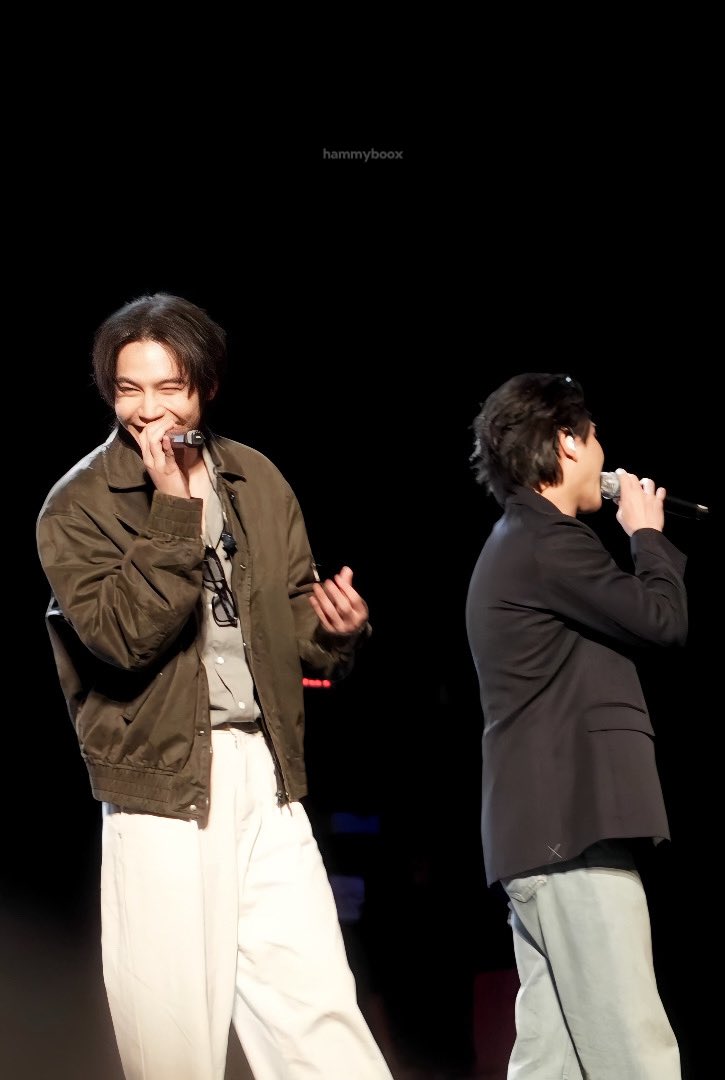 so cuteeee 🤏🏻

FKJD FM IN NYC
#TheHeartKillersNYC 
#TheHeartKillersUSandLatamTour #TheHeartKillersFMinNewYork
#FirstKhaotung