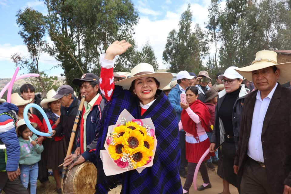 Taniaramirezga2's tweet photo. Una gestión + con resultados concretos. 
Muchas gracias hermanos de Santa Margarita en La Encañada - Cajamarca por el recibimiento, hoy culminamos una exitosa gestión con la entrega de  326 títulos de propiedad. https://t.co/Fsm0r5n9aU