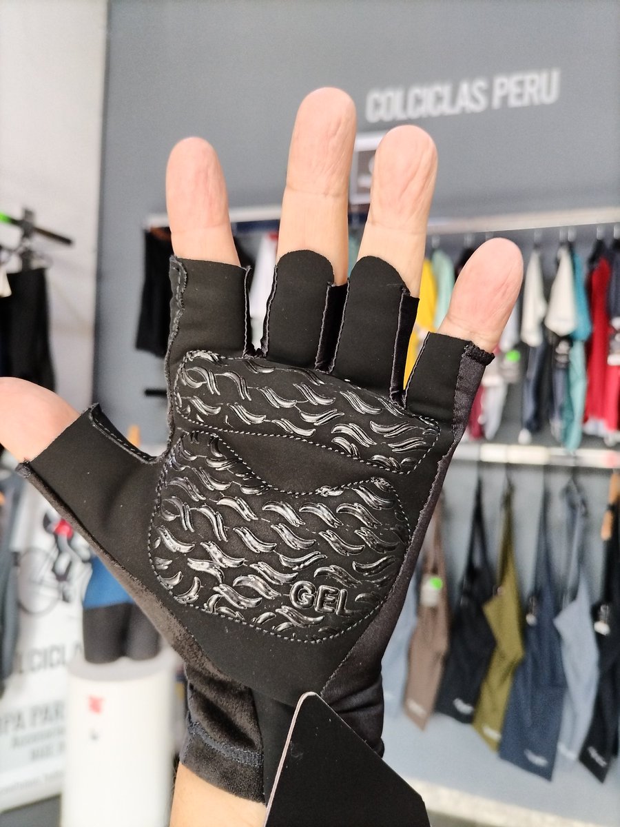 colciclas's tweet photo. Nuevo ingreso!! Guantes especiales para ciclismo, gel de alto rendimiento, corte laser y costuras de fácil adhesión a la piel, made in Colombia. Tienda en jirón Salaverry 1024 Surquillo y envíos a todo el Perú https://t.co/wQvDdkWMt2