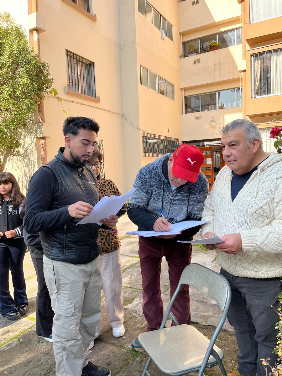 🗳️ Votación reglamento de copropiedad en Villa Canadá Norte

🙌🏻 Equipos de la Dideco acompañaron esta mañana la jornada de votación del reglamento de copropiedad de la Villa Canadá Norte.

🫶🏻 Fue una jornada muy participativa y fructífera para la comunidad.

#Ñuñoa