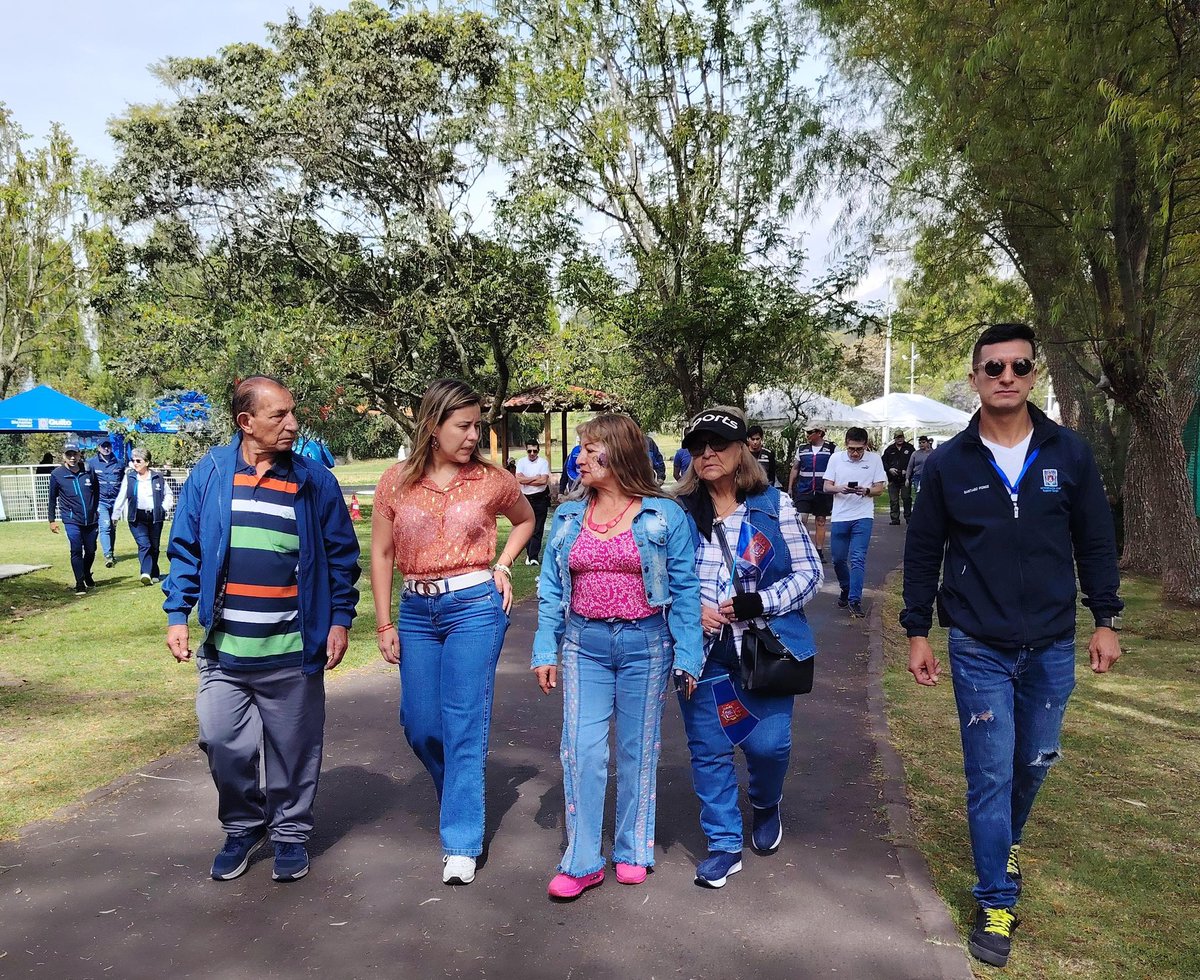 Estefy Grunauer R. (@estefania_gru) on Twitter photo 🔊🦺 Vigilantes de cumplir con los quiteños en el ámbito de la seguridad preventiva, acudí al segundo encuentro Metropolitano de Comités de Seguridad del DMQ <a href="/MunicipioQuito/">Municipio de Quito</a>.
Se entregaron kits de apoyo comunitario con megáfonos, chalecos y paletas viales, fortaleciendo su rol 🔊🦺 Vigilantes de cumplir con los quiteños en el ámbito de la seguridad preventiva, acudí al segundo encuentro Metropolitano de Comités de Seguridad del DMQ <a href="/MunicipioQuito/">Municipio de Quito</a>.
Se entregaron kits de apoyo comunitario con megáfonos, chalecos y paletas viales, fortaleciendo su rol