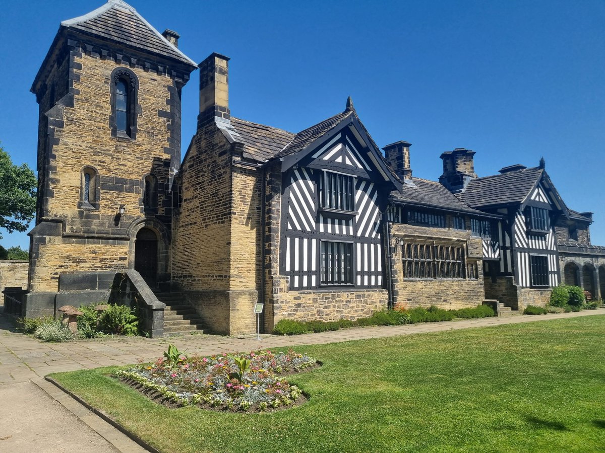 scouse_mouse_20's tweet image. Halifax today, not for a tango, but for Shibden Hall. Former home of diarist Anne Lister. A fab day out, we spent the day there. We will return as we didn't do the minster or museum 😂 Highly recommend Shibden Hall and Park