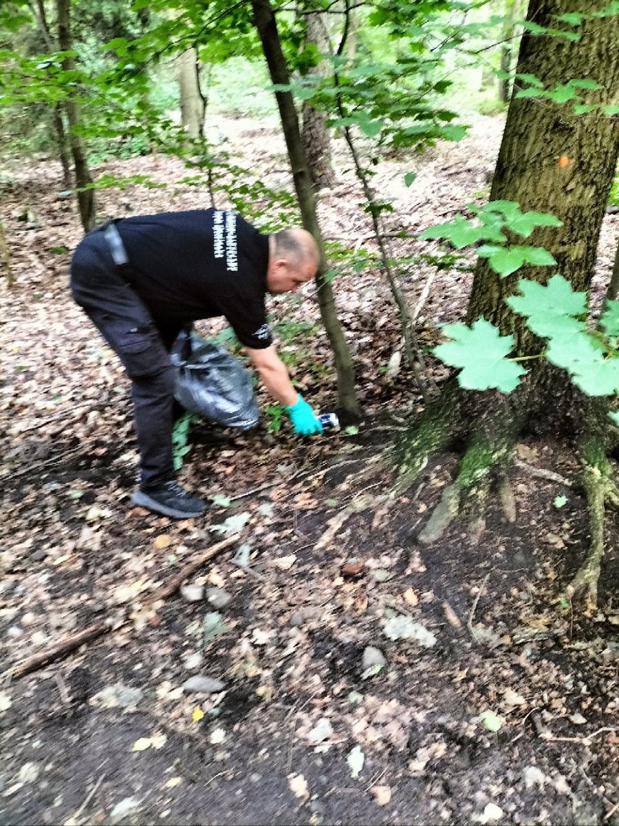ONRBrygadaGrSl's tweet photo. Brygada Górnośląska w akcji #PorządekNatury 🇵🇱🌿
Dziękujemy Brygadzie Małopolskiej za nominację – wyzwanie podjęte i zrealizowane w rejonie Katowic.

Dla nas nacjonalizm to także dbałość o środowisko i polską ziemię. Czysty las to wyraz szacunku dla Narodu i jego przestrzeni. https://t.co/wBIjZ7bUKH