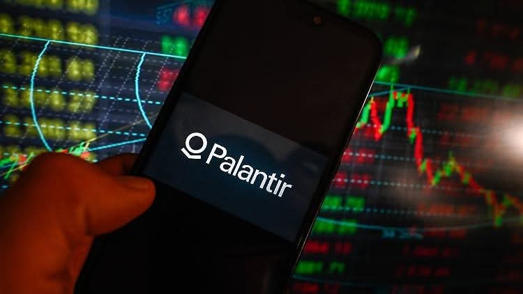 😱 Palantir tudi v nemški policiji

Kontroverzno ameriško podjetje za obdelavo podatkov Palantir tesno sodeluje z nemškimi policijskimi organi. Raziskave kažejo: Policisti na Bavarskem programske opreme ne uporabljajo le za grožnje v pomembnejših situacijah.

🟢 Ameriško podjetje