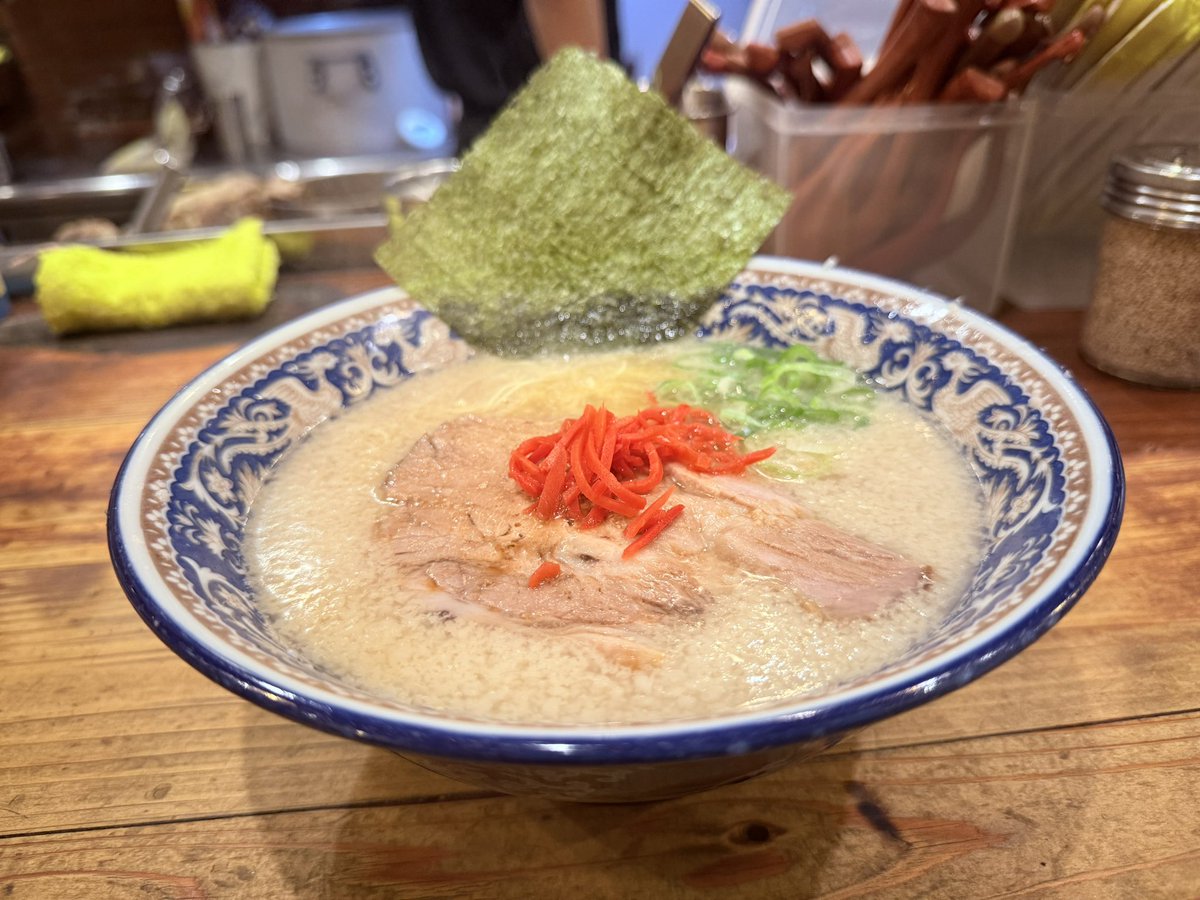 Trident_R25's tweet photo. なんであと5分で家だって言ってんのにラーメン来ちゃったんすかねぇ

うまい https://t.co/hFopKDlOP0