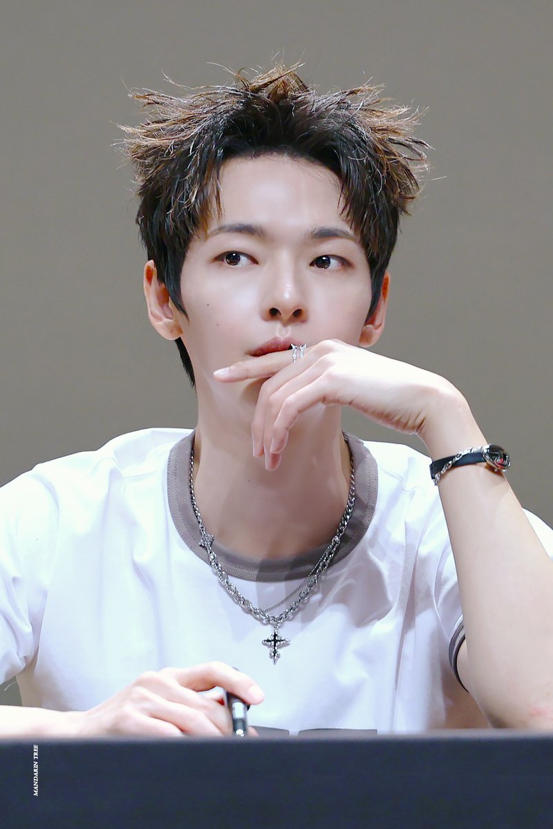 250712

아 너무 잘생김

#OnlyOneOf #オンリーワンオブ #온리원오브 #KB #キュビン #규빈 #신규빈
<a href="/OnlyOneOfmember/">온리원오브</a>