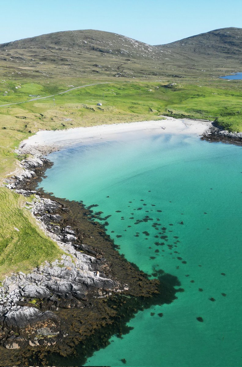 A perfect spot to enjoy my Saturday evening away in van ☺️ time for a swim to cool off, then dinner &amp; a prosecco or 2 🥂 #OuterHebrides