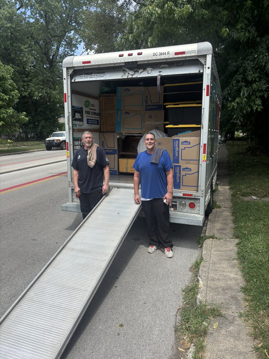 ReporterEric's tweet image. If anyone ever needs movers in Indy, Darwin and Jerry Sparks are a couple of magicians. Somehow fit all of my stuff into this truck. Great guys, on time and hard workers. You can find them on Facebook!