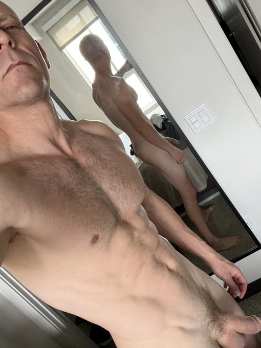 Watch Big C 😎's leaked NSFW photo on TwXstars