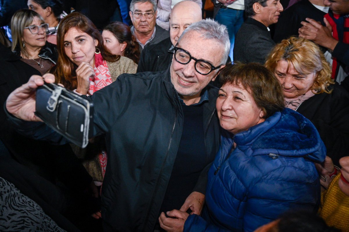 ZamoraJulio's tweet photo. Estamos construyendo un espacio diverso, amplio y empático, que busca generar consensos en pos de prioridades claras: defender a los jubilados, brindar educación de calidad a los jóvenes, y mejorar los servicios de salud para los y las bonaerenses.

Los desafíos son grandes, pero con diálogo, compromiso y una mirada común que reconoce en los matices una oportunidad de enriquecer el debate público, podemos brindar una opción superadora a nuestros vecinos y vecinas. 

#SomosBuenosAires 🇦🇷