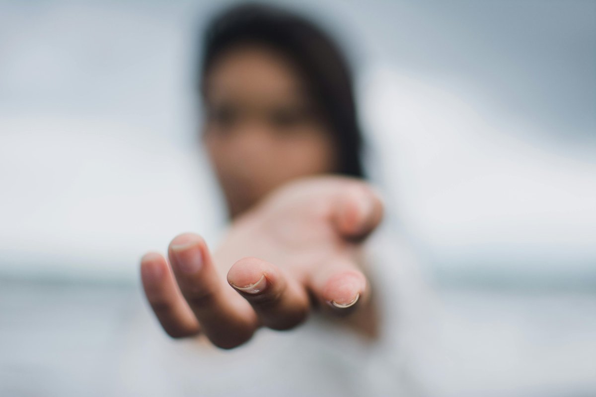 Hope isn’t loud.
It’s the quiet courage to begin again.
This #InternationalDayOfHope, we honour the women who rebuild their lives—one brave step at a time.
Read our reflection: anahproject.org/1207/
#HopeInAction #SurvivorSupport #AnahProject #WomensVoices