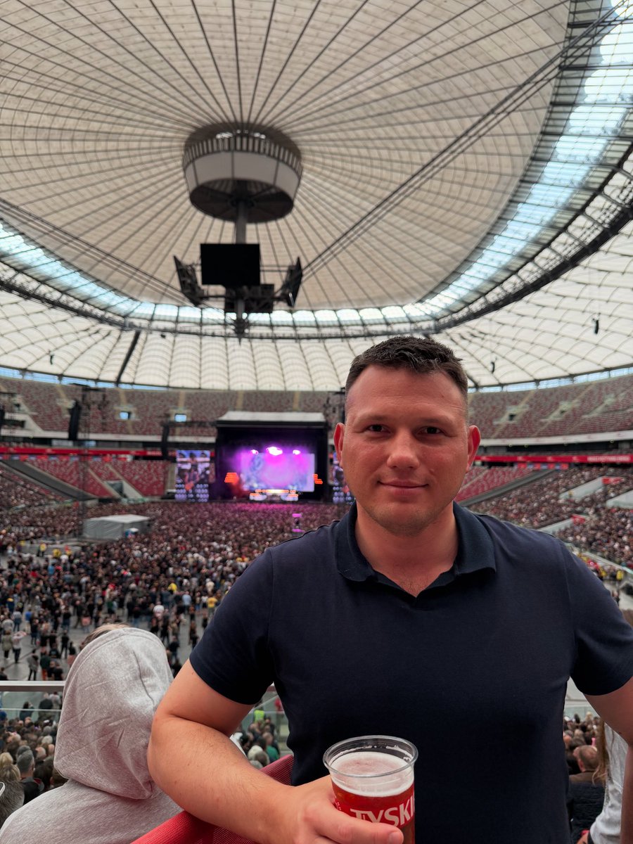 SlawomirMentzen's tweet photo. Guns N’ Roses! https://t.co/4vAStgoD2f