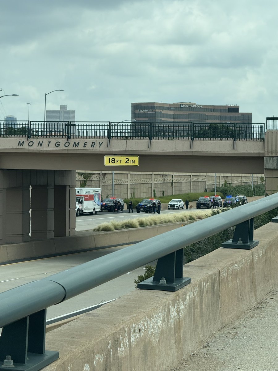 caldwild's tweet photo. @DFWscanner Chisolm Trail @ Oakmont SW Fort Worth. CTP closure https://t.co/JiI2ZVqHuU