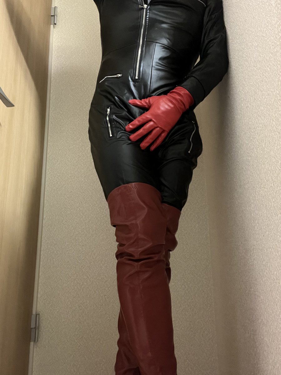 クーラー効かせすぎて寒くなったので久々にキャットスーツ（設定上げろ）
 #ブーツ
 #boots