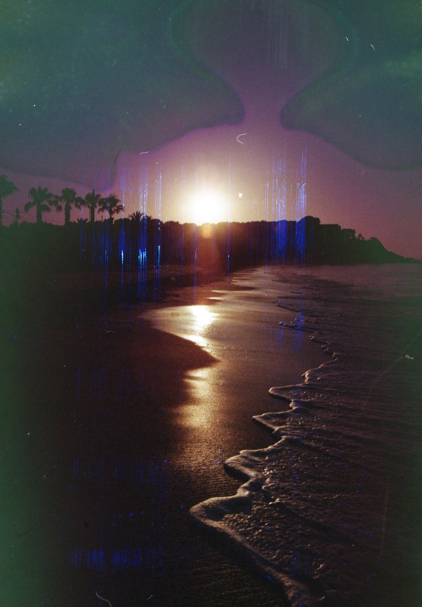 Share your photograph with me on tezos, I might buy :3 Let's celebrate #objktphotosaturday!

I'm also gonna make a thread here from some of my favorite photographs on <a href="/objktcom/">objkt.com</a>! 🧵

for starter 📸 "Dear summer // 6" and "Dear summer // 8" by <a href="/SandraFantova/">Sandra Fantova 🤟🏼🤍🎞</a>