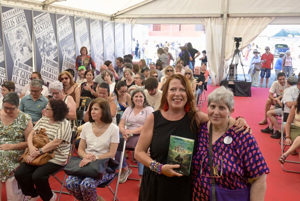 snegra's tweet image. "El Cantar del Norte", de Pilar Sánchez Vicente, rescata la historia de las guerreras astures que fundaron un reino.
Con Dulce Gallego Canteli en A Quemarropa.
#SemanaNegra2025 #SanchaAsuera #HistoriaFeminista #Gijón