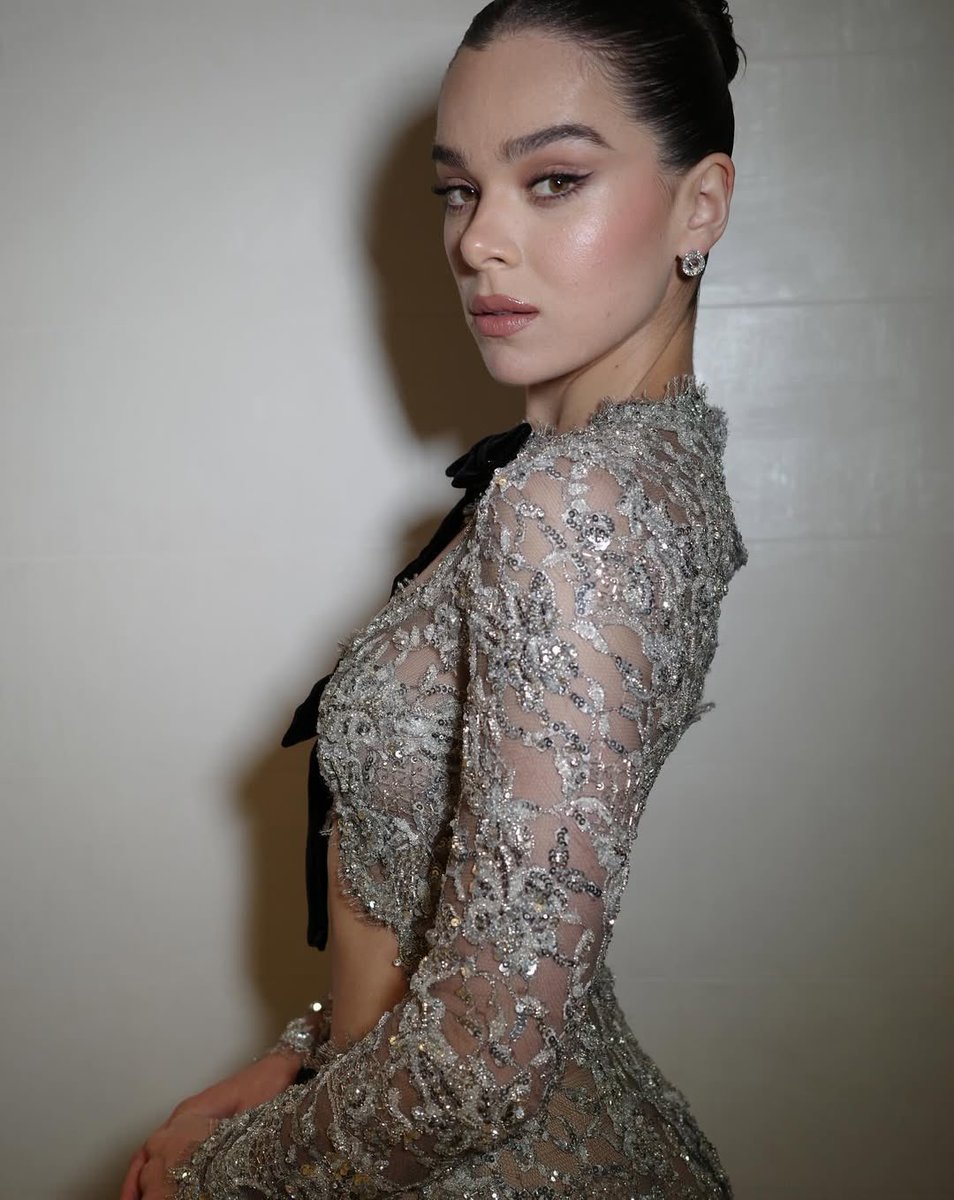archiveshailee's tweet image. HAILEE STEINFELD !!! OH MY GOD
