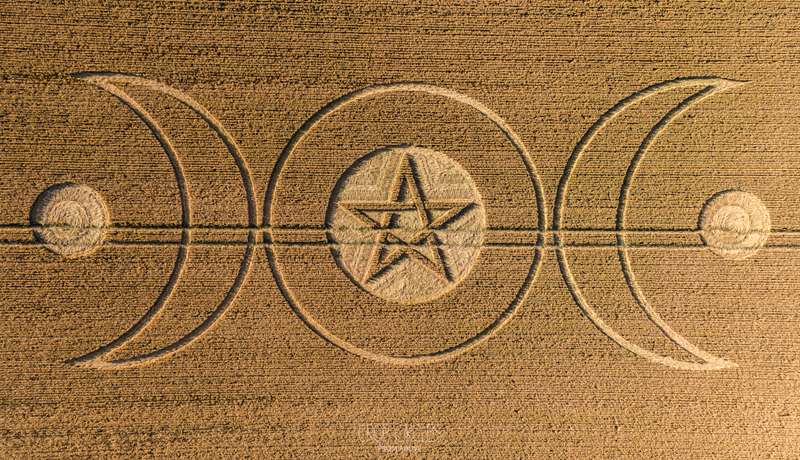 jaimemaussan1's tweet photo. Se reporta la aparición de un nuevo #CropCircle en Wilshire, Inglaterra, el 12 de julio. https://t.co/6dhKIQfF0t