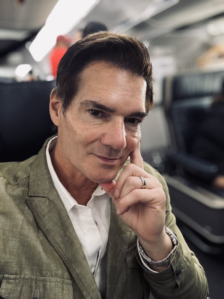 Howdy from <a href="/united/">United Airlines</a> #2629, San Antonio-Chicago, after a 6 (six) hour delay. I got to dine with my longtime friend @SigChristenson for the first time in years. I’ll miss a haircut and the top of the Windy City Smokeout but I’ll sleep at home tonight and that makes it all right.