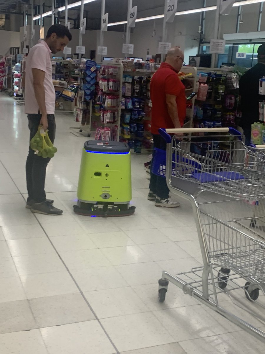 Bueno
Una plaza de trabajo menos. <a href="/Riba_Smith/">Riba Smith Panamá</a> bueno si ya metieron cajas automáticas. Pero no deberia ser mas barato si les ahorramos la mano de obra(como en las gasolineras) supuestamente.