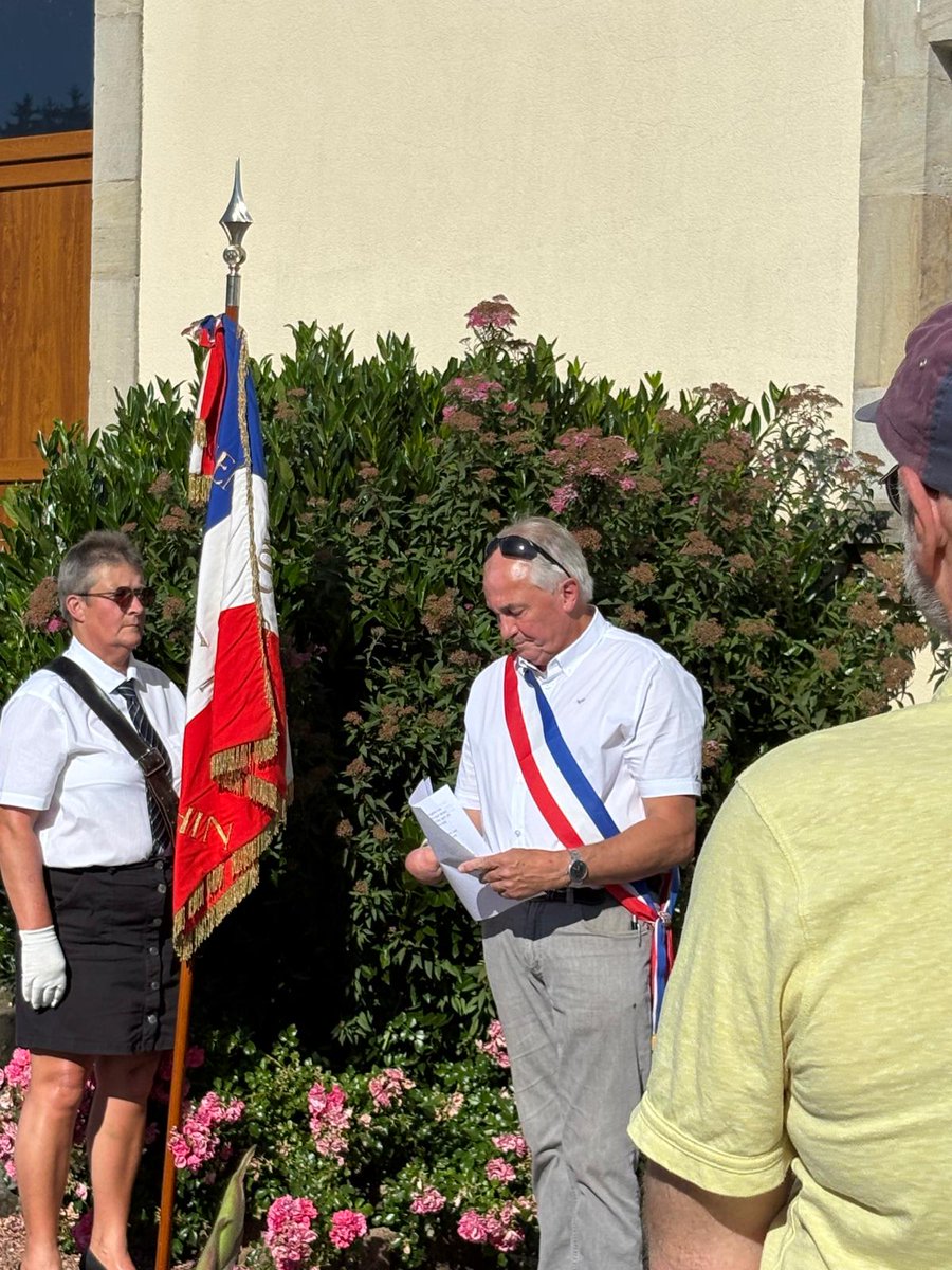 EmericSalmon's tweet image. Pris à Paris, mon suppléant Denis Morel m&apos;a représenté pour la fête nationale à La Rosière.

Bravo à l&apos;équipe municipale et au maire François Mange pour le dynamisme de sa commune.

#Circo7002