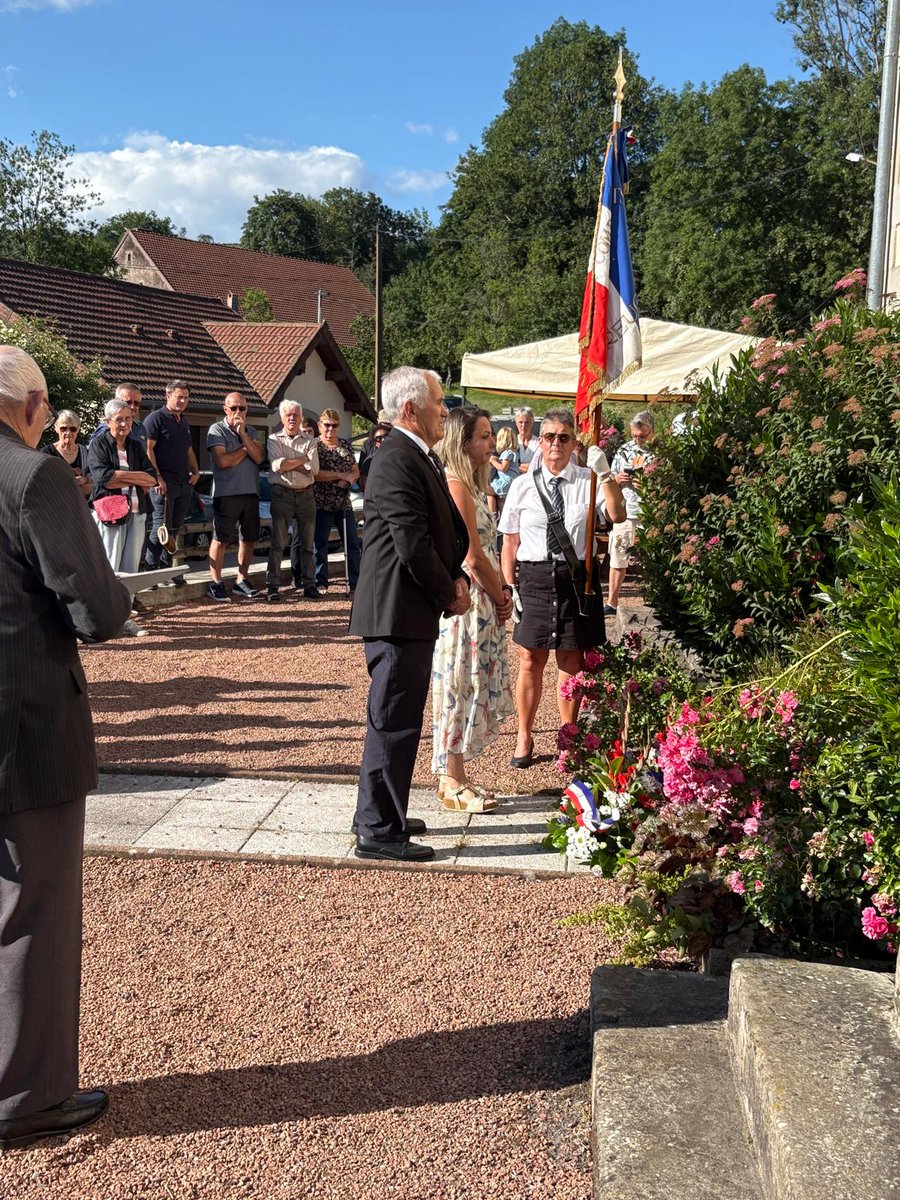 EmericSalmon's tweet image. Pris à Paris, mon suppléant Denis Morel m&apos;a représenté pour la fête nationale à La Rosière.

Bravo à l&apos;équipe municipale et au maire François Mange pour le dynamisme de sa commune.

#Circo7002