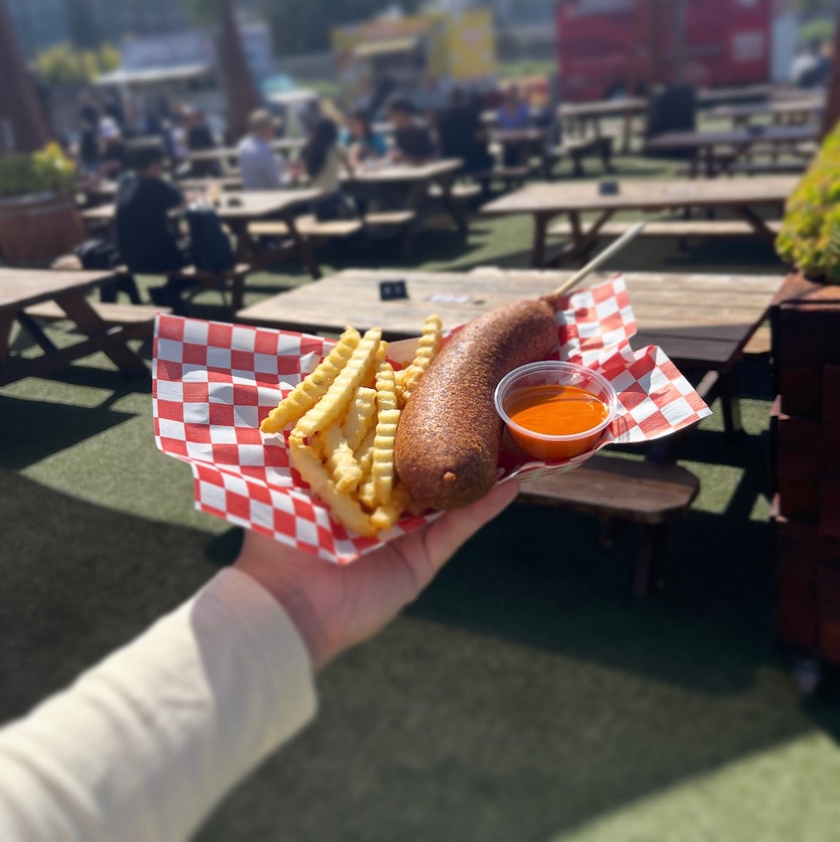 Batter Up Truck is at Spark Social SF for lunch and dinner today. Come check us out on this beautiful day ☀️.
.
.
.
.
.
#batterupsf #batteruptruck #corndog #makeitameal #combo #fresh #sparksocialsf #sffoodie #bayareaeats #beergarden #foodtruck #weekendvibes #gogiants