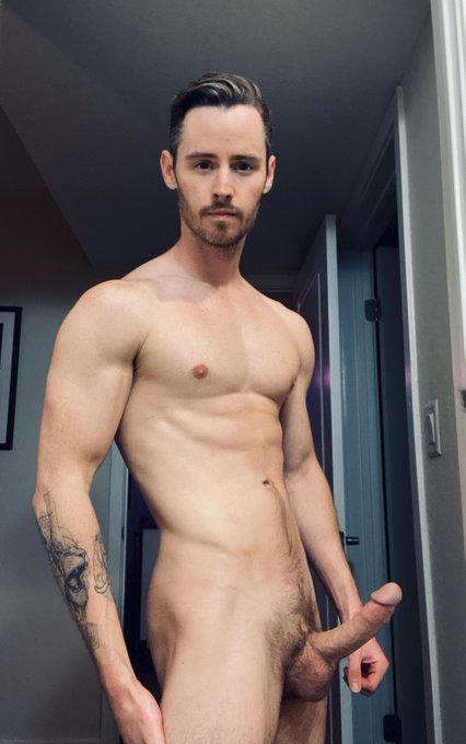 Watch Dan Benson's leaked NSFW photo on TwXstars