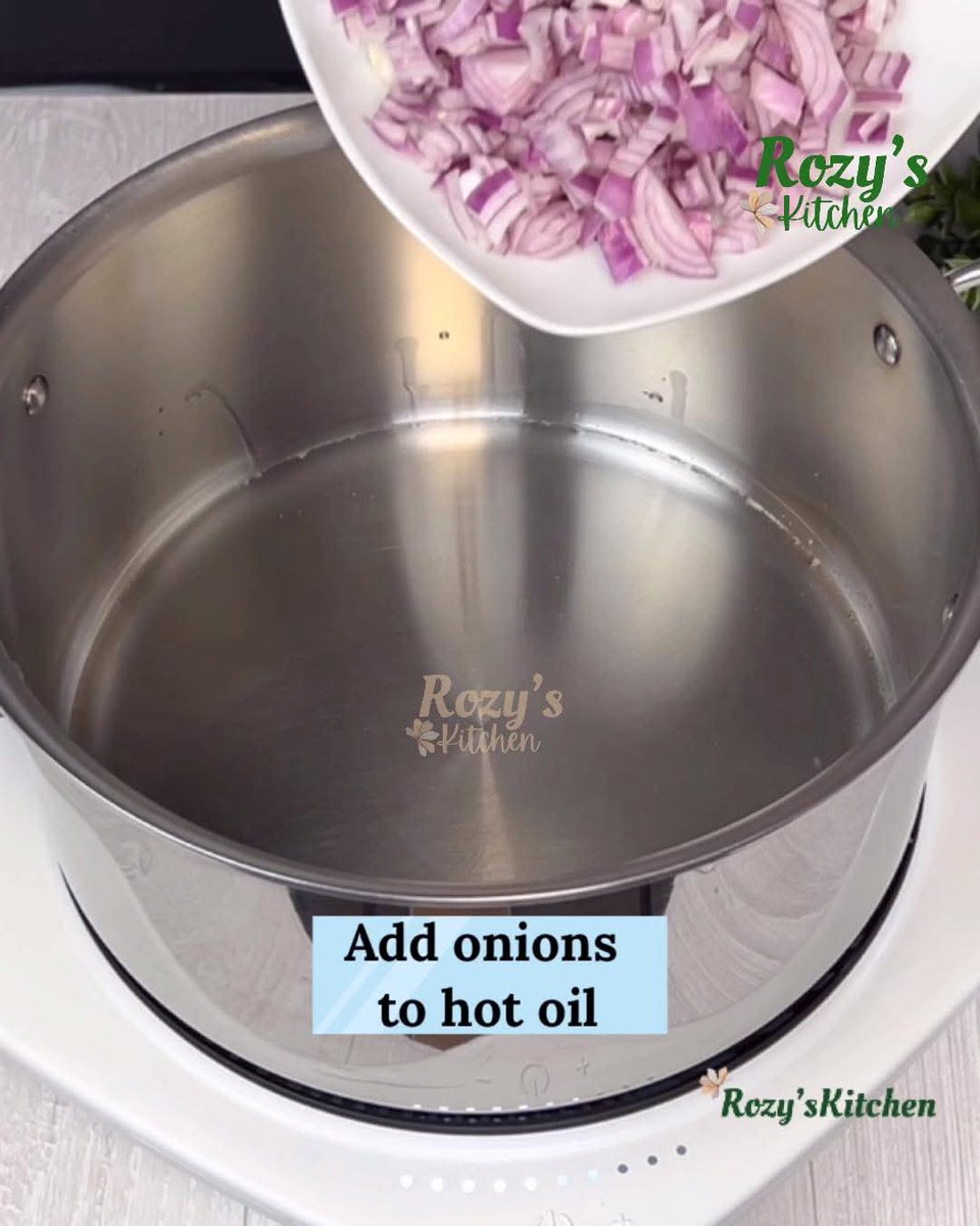 How To Cook Jollof Rice Like A Pro😳😂💔

Cc: Rozy's Kitchen