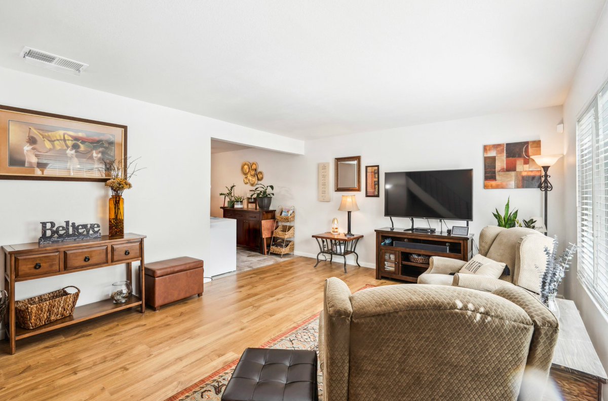 WinklerREG's tweet image. 🏡 #Hayward, $619,000 📍 2630 Oliver Drive 📅 Open Sun 2-4

🌷 Updated 3bd/2ba #Townhouse w/ 1,254 sq ft w/ scratch-resistant #Pergo flooring throughout &amp;amp; dual pane windows.

🚪 2630Oliver.com

Teri Lester w/ Winkler REG
DRE# 01368004
📱 510-967-5036

#OpenHouse