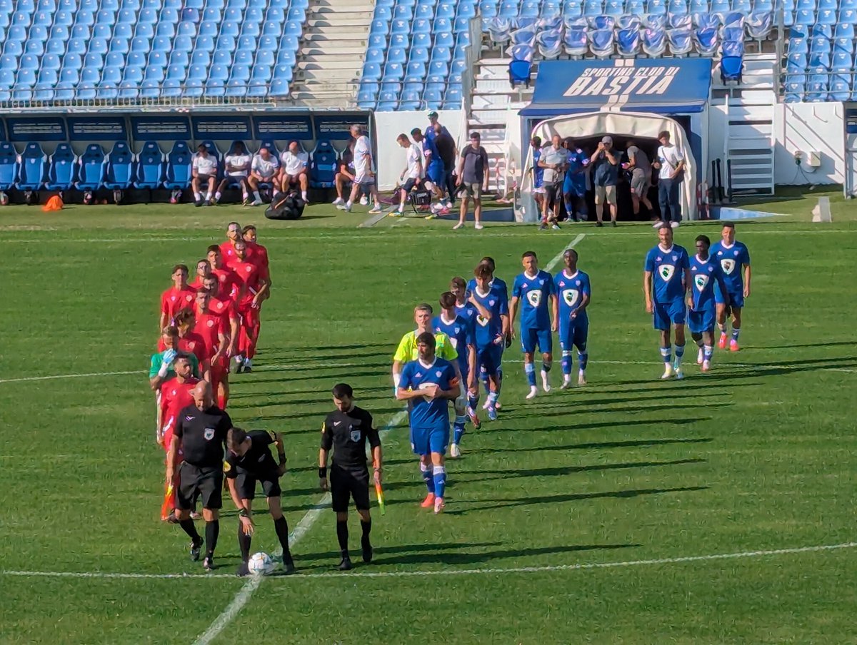 Pour son premier match amical, le Sporting s'impose 1-0 face au FC Borgo grâce à un but de Bohnert en fin de match. Prochain match amical mardi face à Furiani-Agliani. Forza Bastia 🔵⚪ #SCBastia #SCBBORGO