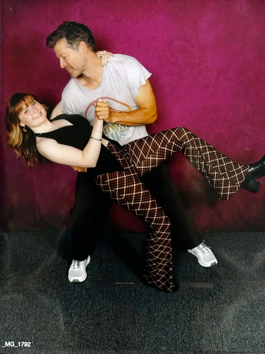 my leg is a paid actor #spnnovi