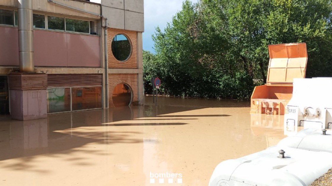 ÚLTIMA HORA 20.04 h: L’Hospital Comarcal de Vilafranca del Penedès ha hagut de tancar per les intenses pluges.
👉🏻 Està inundat i sense subministrament elèctric