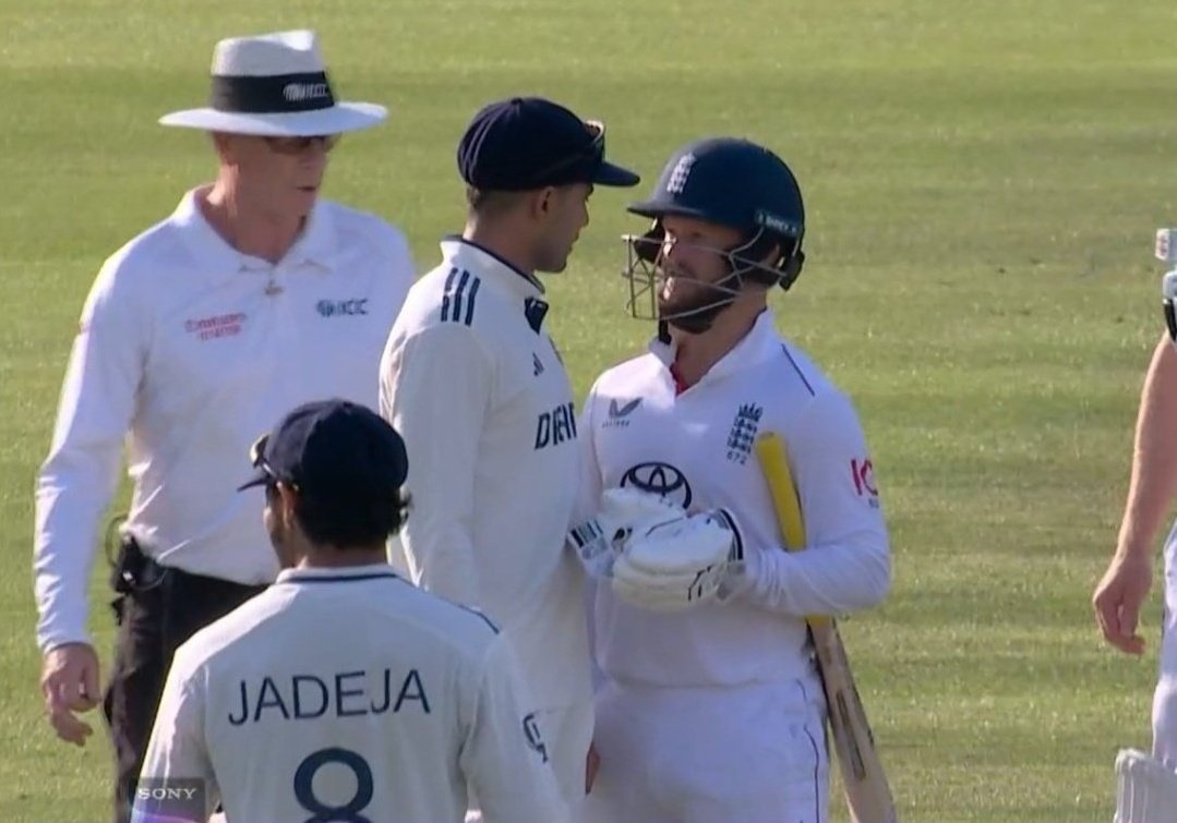 mrudu_malay's tweet image. Ye dar accha laga #Angrez
Right in the heart of Lord’s — telling them to dare to play  some more f*ing balls' — Absolute Cinema. Priceless moment."

#INDVsENGLive #engvsindia #englot #JackCrowley #BenDucket #JaspritBumrah