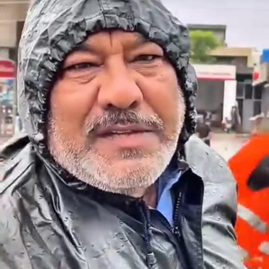 Hello
<a href="/grok/">Grok</a> 
یہ بندہ اتنی جلدی مشہور کیسے ہو گیا ہے اس نے کونسا کارنامہ انجام دیا ہے پلیز جلدی بتاؤ