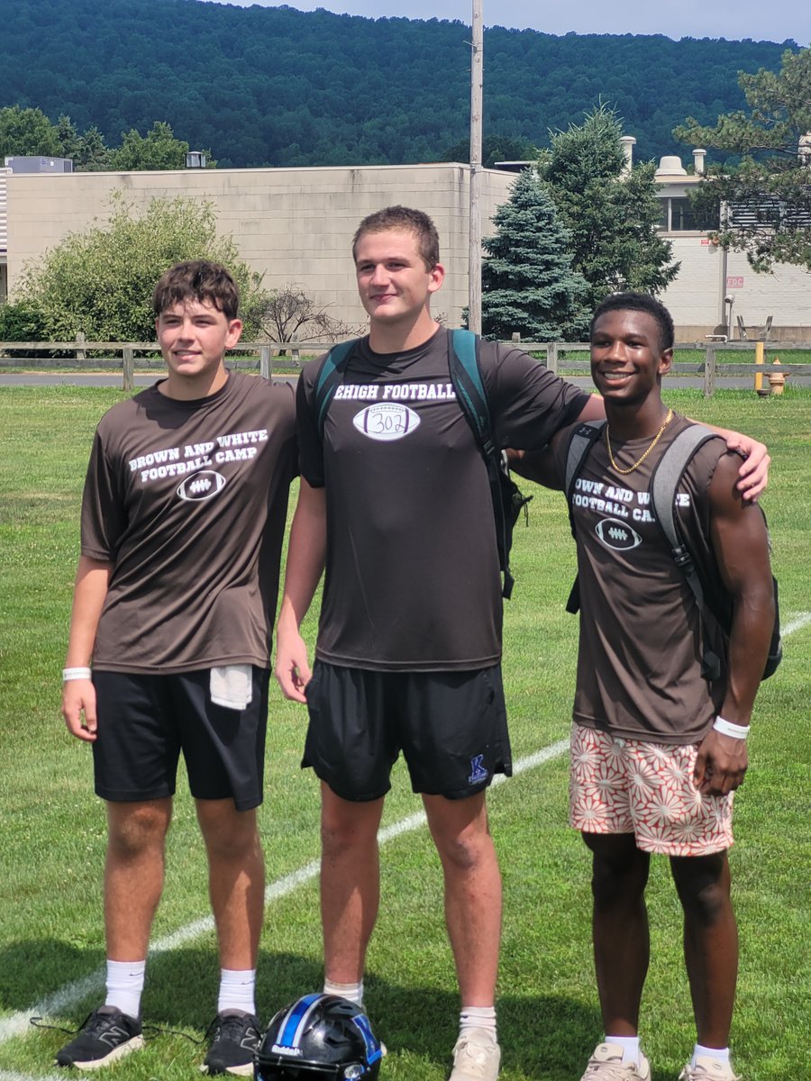 RGaven20's tweet image. Thank you to @LehighFootball for a great exp. today. @LU_CoachMac & @CoachKeeonShaw kept it live! And, for O vs D, for all the marbles. The coaches picked @gmccracken08 at QB, @croixkisefb at TE and myself for WR. We got the W. @LanceFrazier15 @KHSFootball20 @PrepRedzonePA