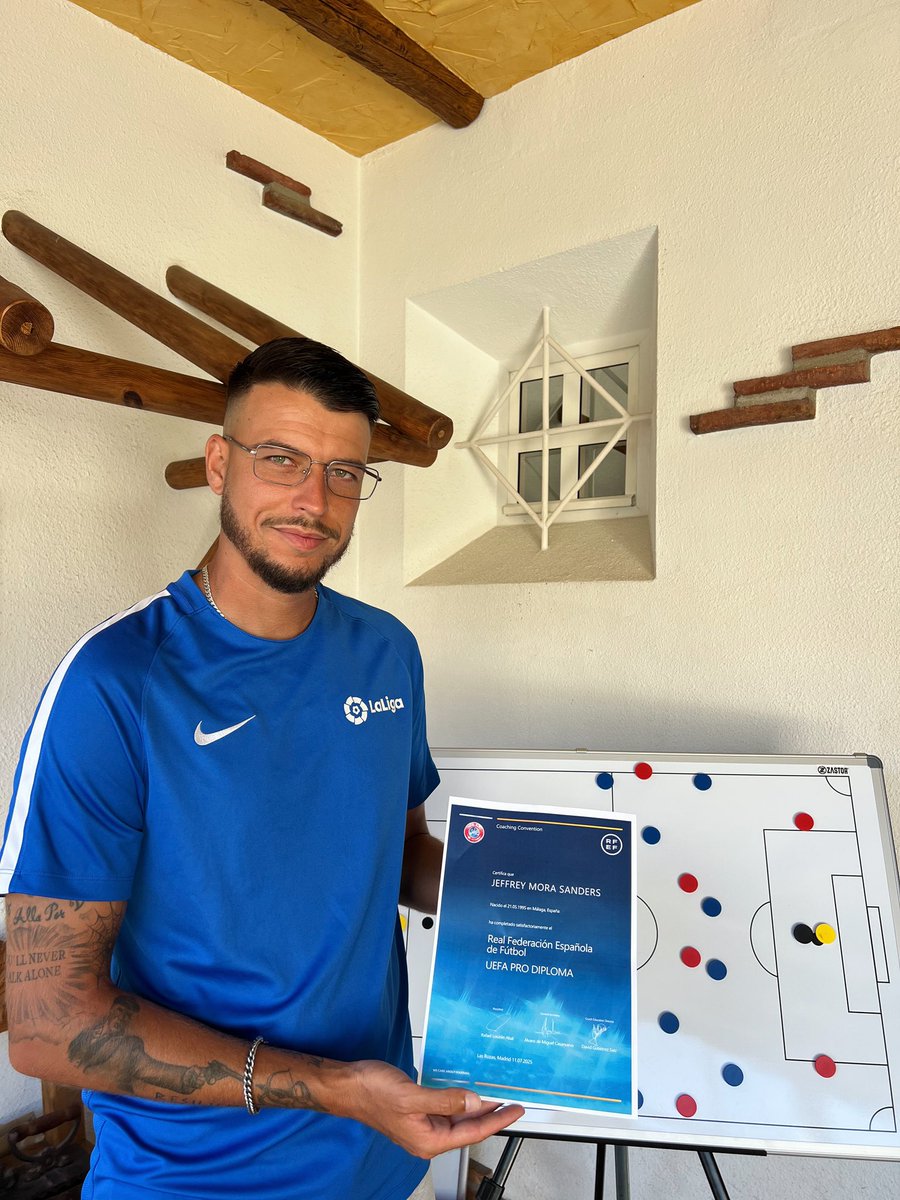 Después de siete años de trabajo duro y formación continua, oficialmente titulado como entrenador de fútbol UEFA PRO.
Quien me conoce sabe todo lo que hay detrás en cada día y lo que esto significa para mí. Esto solo acaba de comenzar!
<a href="/rfef/">RFEF</a> <a href="/RFAF/">RFAF</a> <a href="/LaLiga/">LALIGA</a>