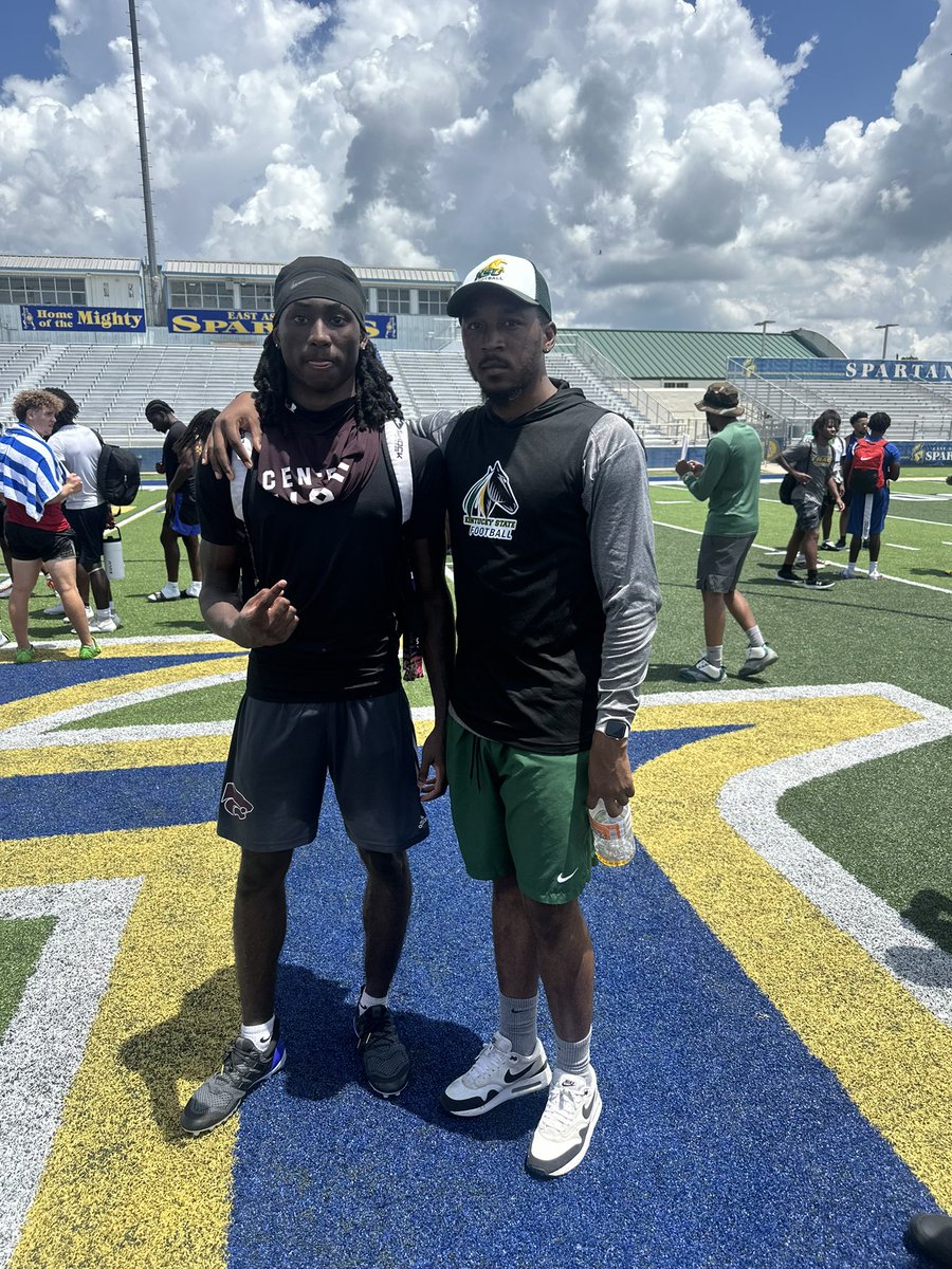 Weluv_mj5's tweet image. After a wonderful performance at @KYSUFB camp and great conversation with @Coach_VellMeeks and @F_Huggins80 I am blessed to receive an offer!! 💚💛🐎from @KYSUFB @KenAnioJr @CentralRecruit_ @CentralFight_FB @coachZMorris85 @RecruitLouisian