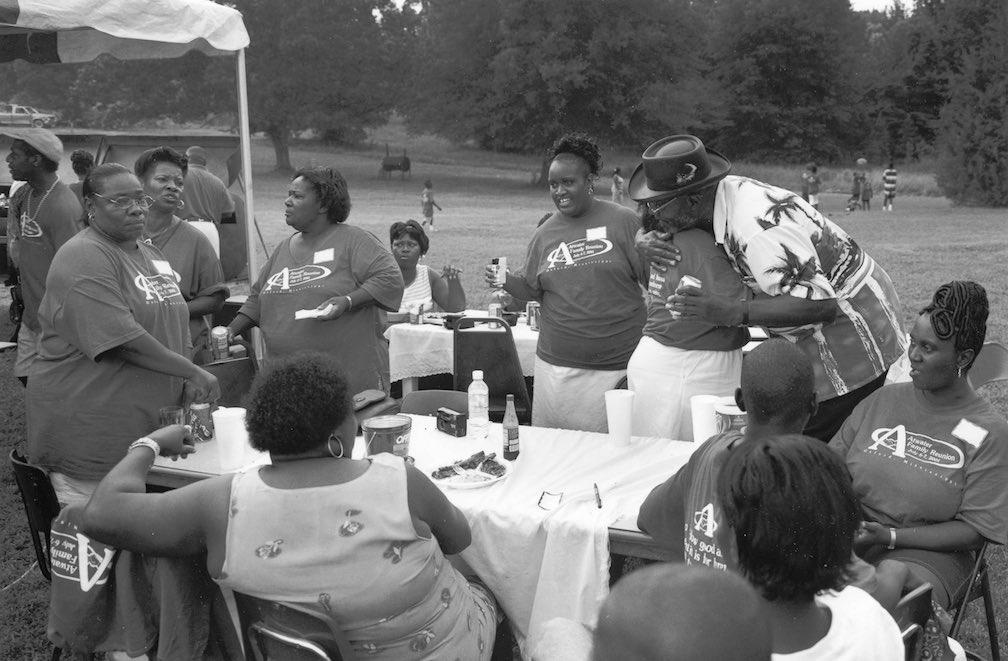 EJinAction's tweet image. “Family Reunion”
bring a chair, baby—
the folding kind, the holdin’-on kind.
somebody’s grillin’ ribs,
somebody’s spillin’ truth.
grandma’s smile is an altar,
& uncle june’s spades talk
still split time
like old baptist sermons.
we gather not just to eat
but to remember—
who we…