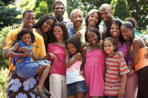 EJinAction's tweet image. “Family Reunion”
bring a chair, baby—
the folding kind, the holdin’-on kind.
somebody’s grillin’ ribs,
somebody’s spillin’ truth.
grandma’s smile is an altar,
& uncle june’s spades talk
still split time
like old baptist sermons.
we gather not just to eat
but to remember—
who we…