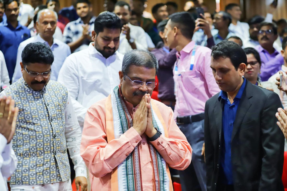 Today 16th CSC Foundation Day (CSC Diwas) was celebrated at Krushi Bhawan. Hon'ble Union Education Minister Shri Dharmendra Pradhan, Hon'ble Cabinet Minister Dr. Mukesh Mahaling,Hon'ble Minister Shri Suryavanshi Suraj and Dr. Pradeep Kumar Raut, CEO, OCAC, grace the event.