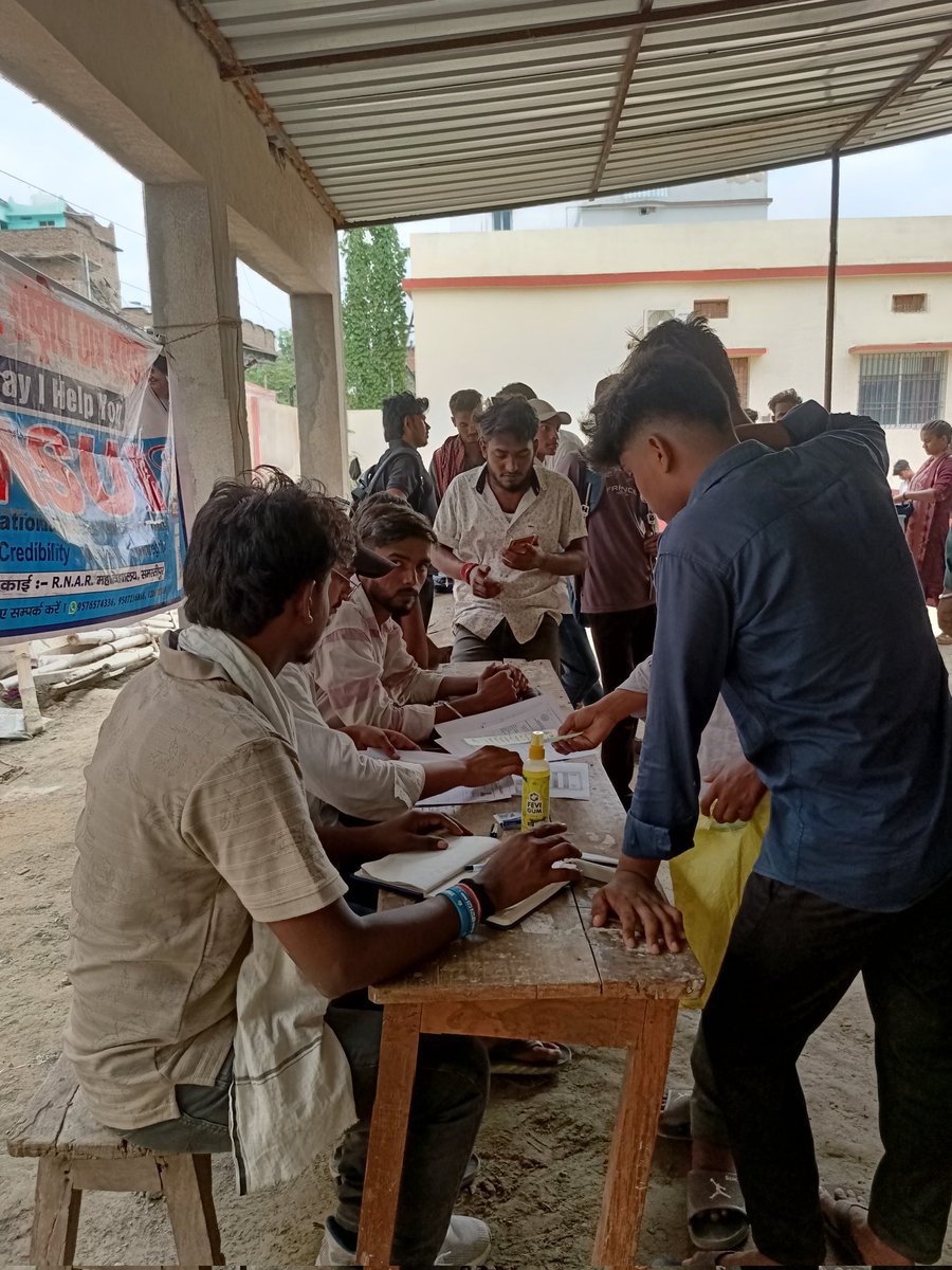 rajanvermansui's tweet image. आज @NsuiSamastipur द्वारा नामांकन में छात्रों के मदद को लेकर #RNAR_Collage_Samastipur  में #Help_Desk लगाया गया और @HumBadlenge_ के बारे छात्रों को जानकारी देकर मिसकाॅल अभियान चलाया गया
@NSUIBihar @kanhaiyakumar @varunchoudhary2 @Allavaru @iShantanuSingh @KoiManish @nsui