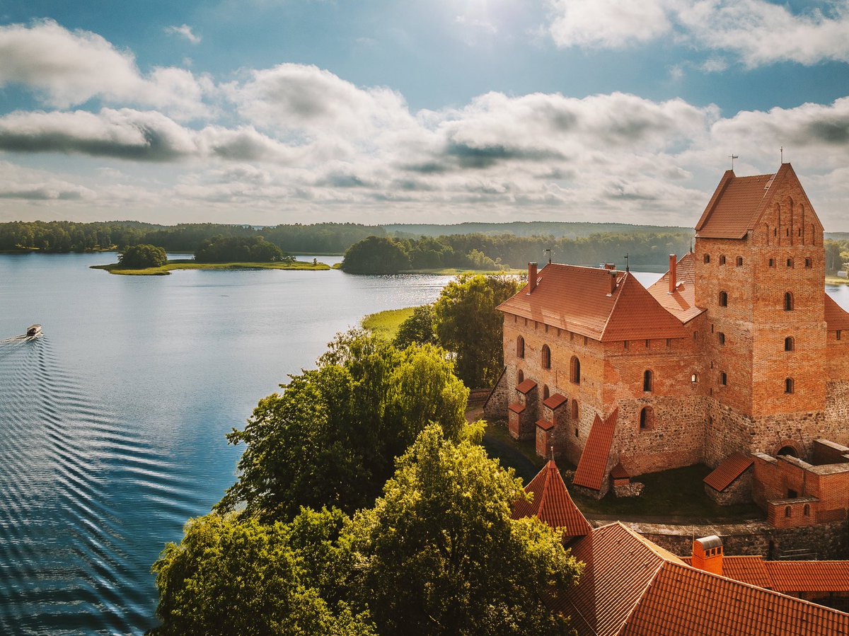 NejauNet's tweet image. #Trakai #Lithuania #Lietuva #dronas #Mavic3 #mavic3pro #drone #trakaiaerial #vasara2025 #djimavic3pro #summer2025 #hasselblad #hasselbladdrone #galvesezeras #galve #trakusalospilis #trakupilis #trakaiislandcastle #trakupilis