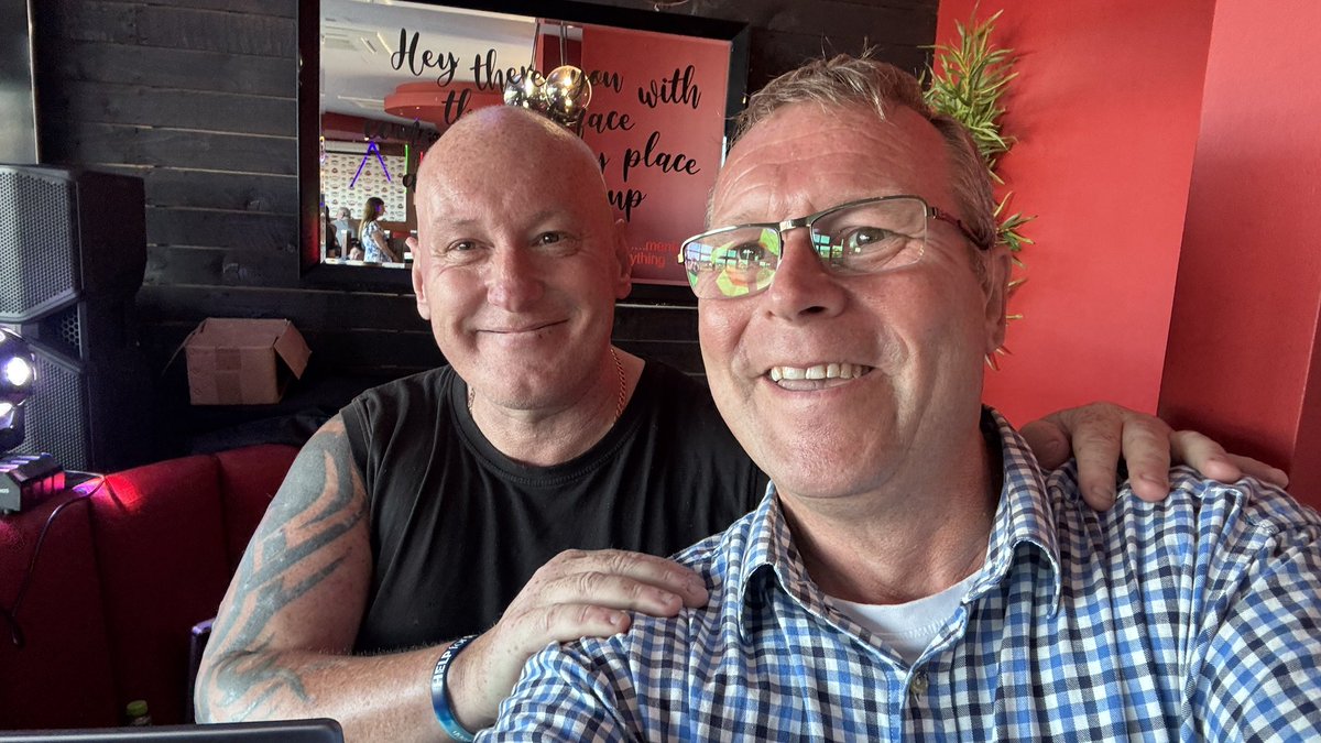 JasonAndersonUK's tweet image. ENJOY YOUR WEEKEND FOLKS
What a wonderful Saturday I’ve had today.
It started off volunteering as an Emergency Care Assistant with @HpoolAmbulance Charity along with colleague Lindsey Small supporting for the fourth year the @AliceHouseHosp Alice House Hospice Colour Run 2025,…