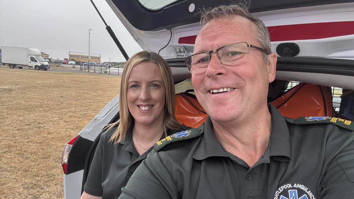 JasonAndersonUK's tweet image. ENJOY YOUR WEEKEND FOLKS
What a wonderful Saturday I’ve had today.
It started off volunteering as an Emergency Care Assistant with @HpoolAmbulance Charity along with colleague Lindsey Small supporting for the fourth year the @AliceHouseHosp Alice House Hospice Colour Run 2025,…