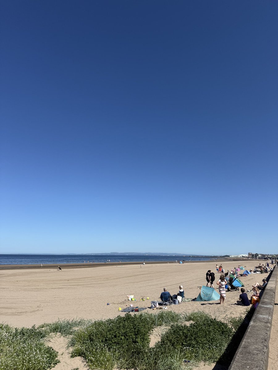 FionaBLees's tweet image. The morning after the night before! 🏖️ #AyrBeach beautifully cleaned and pristine thanks to teams @southayrshire Well done!
Tomorrow we go again! 🙌
