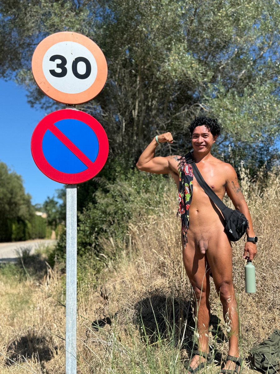 _Hector_Mtz's tweet photo. Walking naked literally makes life feel lighter 🤣.

Would you ever give it a try?
Drop your thoughts below or tag someone who totally would! 👣☀️
https://t.co/xQZ9czo91T
#Naturism #Nudism #NaturalLiving #BodyFreedom https://t.co/EIpFMU4AZW
