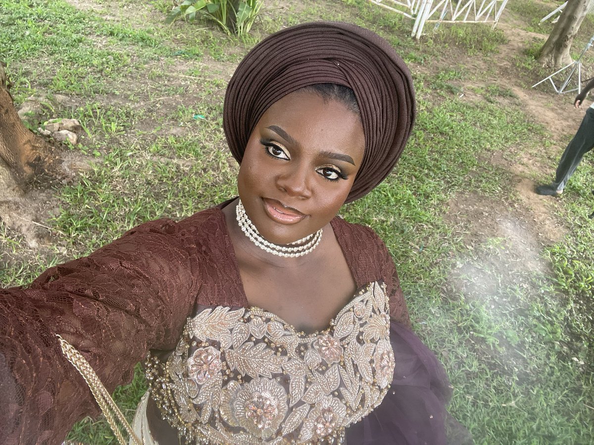 abu_boluwatife's tweet photo. My baby @AIyunoluwa  got married 🥹🥹

Part 1 of me looking gorgeous 💜 https://t.co/Oue9BkOvNf