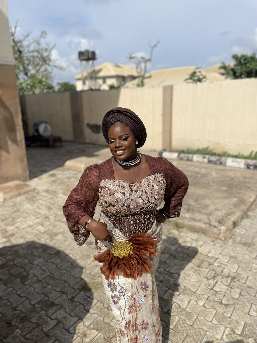 abu_boluwatife's tweet photo. My baby @AIyunoluwa  got married 🥹🥹

Part 1 of me looking gorgeous 💜 https://t.co/Oue9BkOvNf